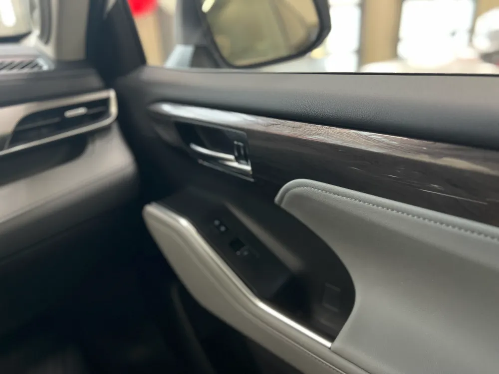 2023 highlander hybrid limited white w graphite interior 19